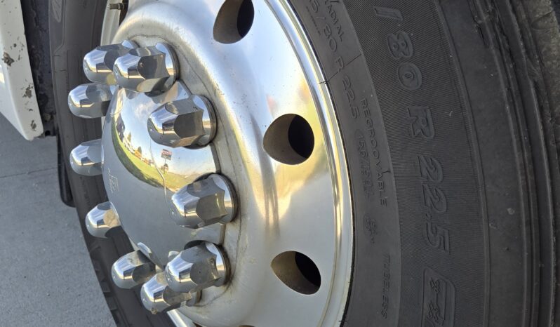 2015 MCI J4500 32-Passenger w/Gen/Kitchenette, w/c Lift, restroom full