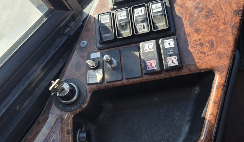 2015 MCI J4500 32-Passenger w/Gen/Kitchenette, w/c Lift, restroom full