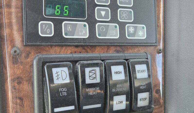 2015 MCI J4500 32-Passenger w/Gen/Kitchenette, w/c Lift, restroom full