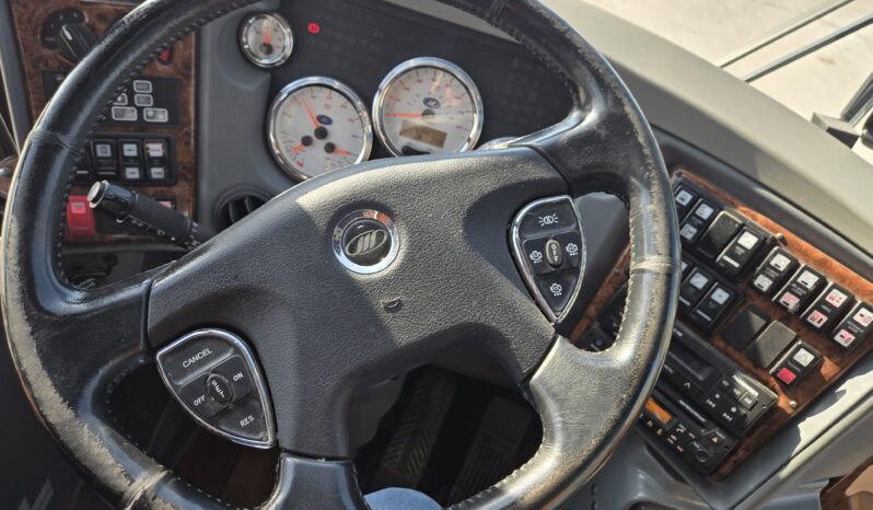 2015 MCI J4500 32-Passenger w/Gen/Kitchenette, w/c Lift, restroom full