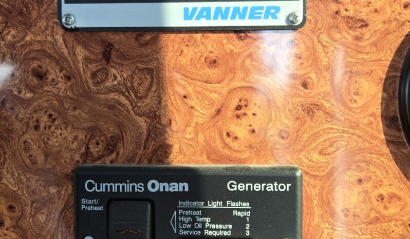 2015 MCI J4500 32-Passenger w/Gen/Kitchenette, w/c Lift, restroom full