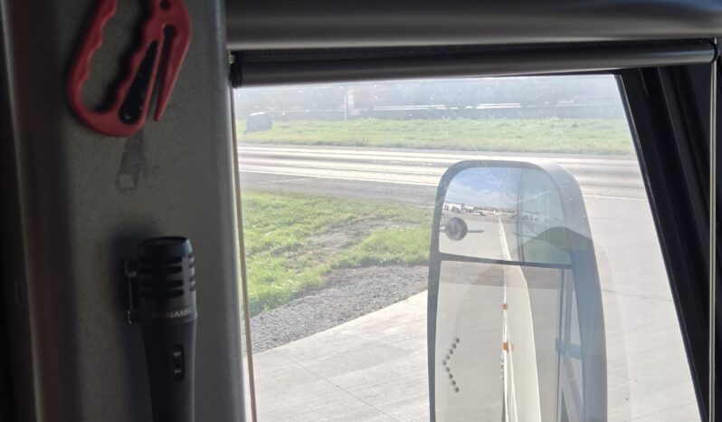 2015 MCI J4500 32-Passenger w/Gen/Kitchenette, w/c Lift, restroom full