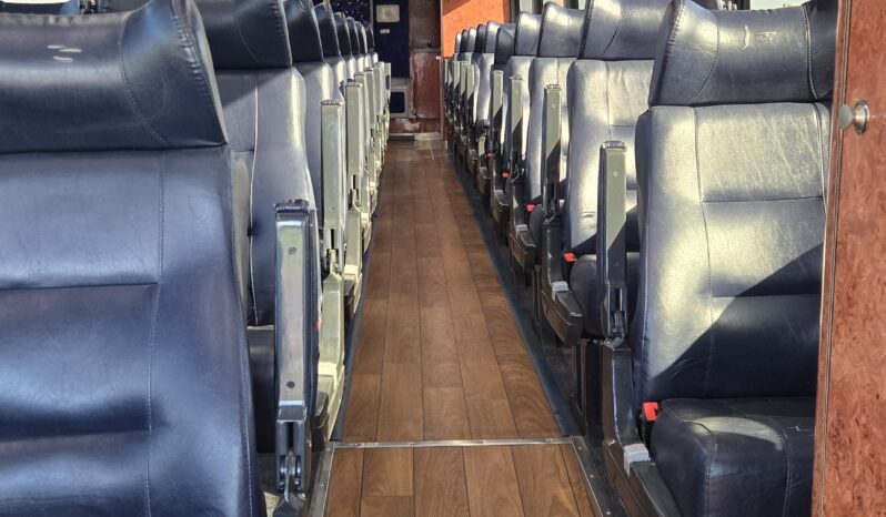 2015 MCI J4500 32-Passenger w/Gen/Kitchenette, w/c Lift, restroom full