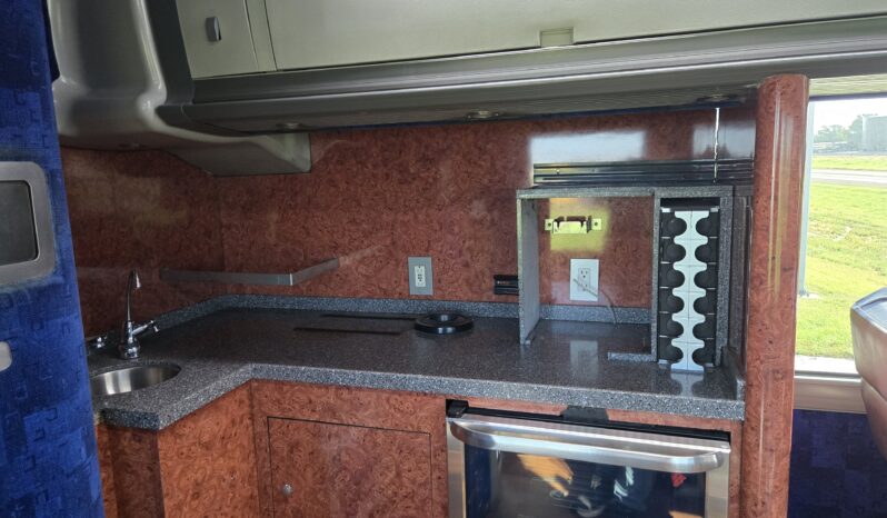 2015 MCI J4500 32-Passenger w/Gen/Kitchenette, w/c Lift, restroom full