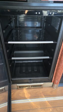 2015 MCI J4500 32-Passenger w/Gen/Kitchenette, w/c Lift, restroom full