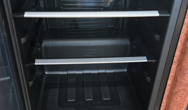 2015 MCI J4500 32-Passenger w/Gen/Kitchenette, w/c Lift, restroom full