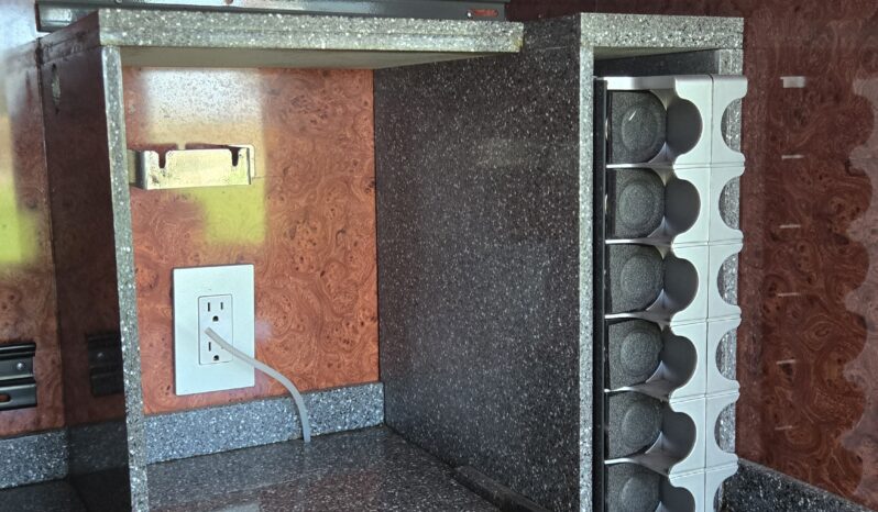 2015 MCI J4500 32-Passenger w/Gen/Kitchenette, w/c Lift, restroom full