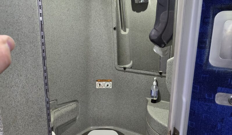 2015 MCI J4500 32-Passenger w/Gen/Kitchenette, w/c Lift, restroom full