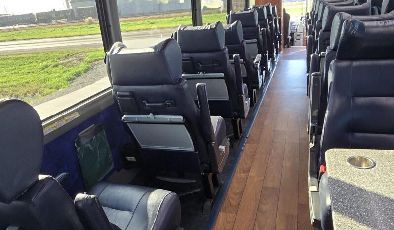 2015 MCI J4500 32-Passenger w/Gen/Kitchenette, w/c Lift, restroom full