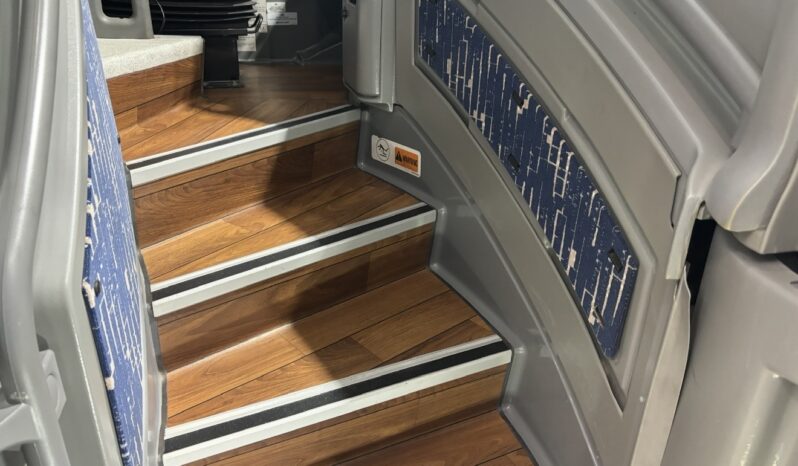 2016 MCI J4500 Motor Coach full