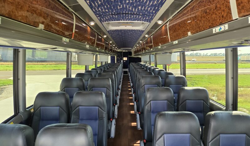 2015 MCI J4500 54-Passenger Luxury full