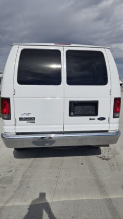 2012 Ford E350 XLT Super Duty 10 Passenger Van (Low Miles) full