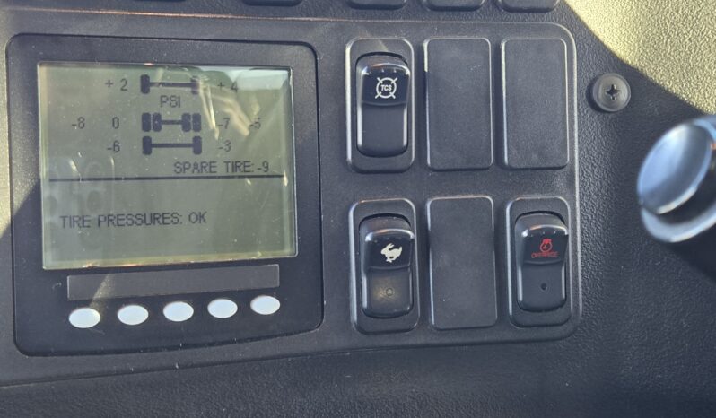 2014 PREVOST H3-45 54 Passenger Coach full