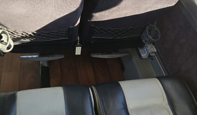 2014 PREVOST H3-45 54 Passenger Coach full