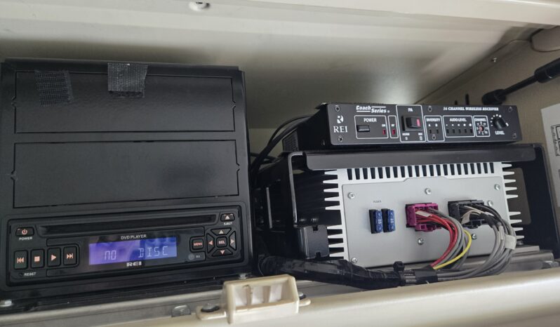 2014 PREVOST H3-45 54 Passenger Coach full