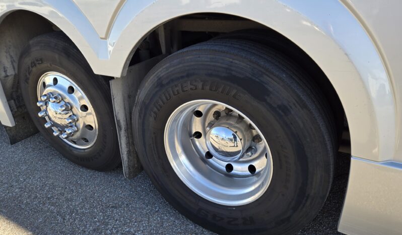 2013 PREVOST H3-45 56 Passenger full