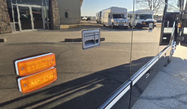 2014 PREVOST H3-45 54 Passenger Coach full