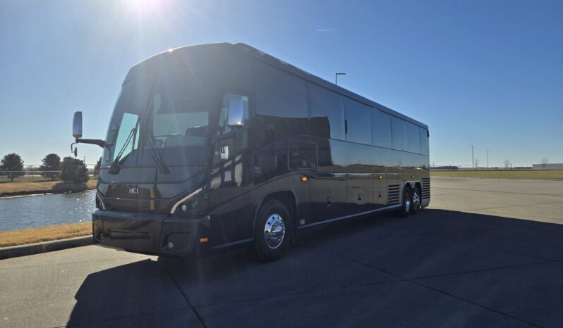 2014 MCI J4500 54 Pass w/LOW Miles full