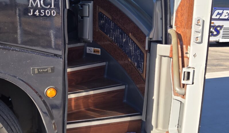 2014 MCI J4500 54 Pass w/LOW Miles full