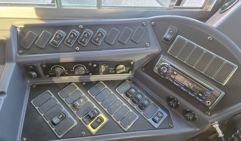 2015 Blue Bird BBConv 28cap (LOW MILES) full