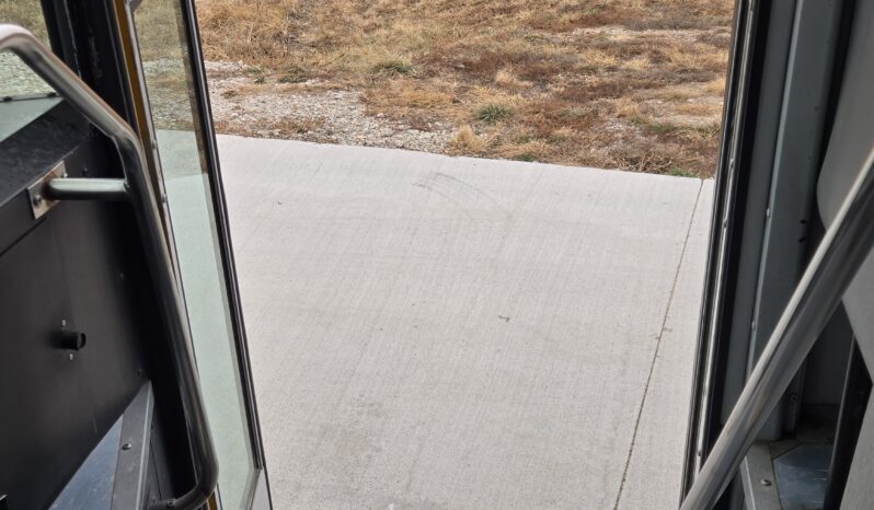 1998 Thomas MVP-ER W/activity seats & A/C (46cap) full