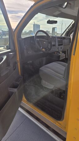 2015 Chevrolet Express 15 Passenger w/ Air full