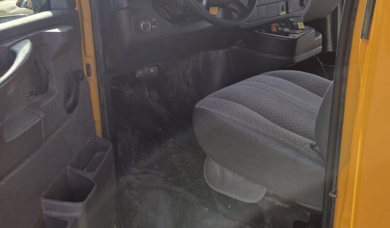 2015 Chevrolet Express 15 Passenger w/ Air full