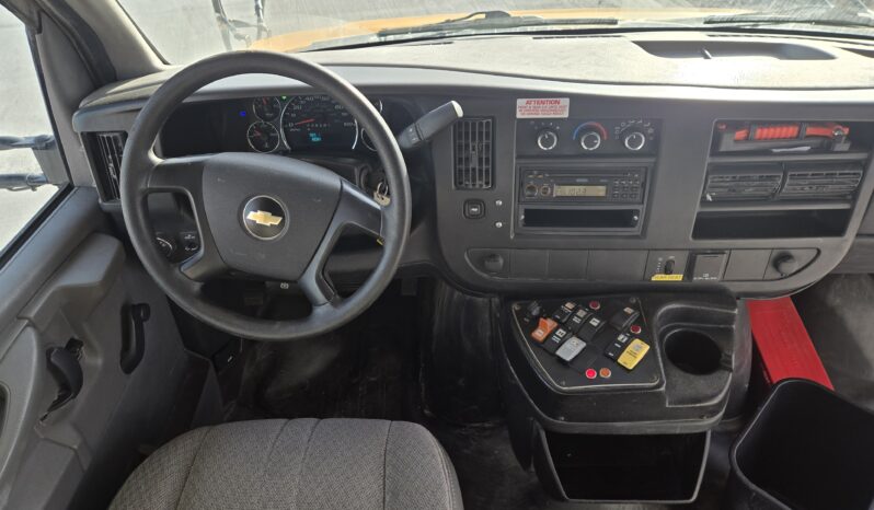 2015 Chevrolet Express 15 Passenger w/ Air full