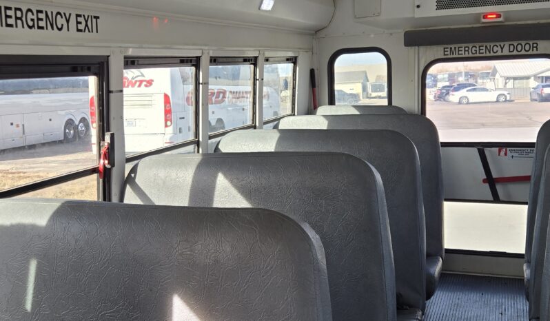 2015 Chevrolet Express 15 Passenger w/ Air full