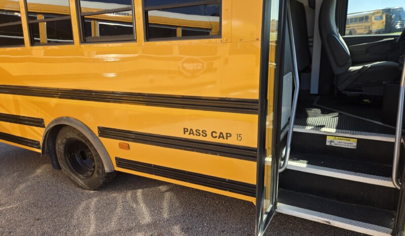 2015 Chevrolet Express 14 Passenger w/ Air full