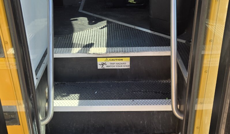 2015 Chevrolet Express 14 Passenger w/ Air full