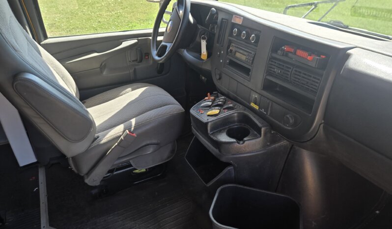 2015 Chevrolet Express 14 Passenger w/ Air full