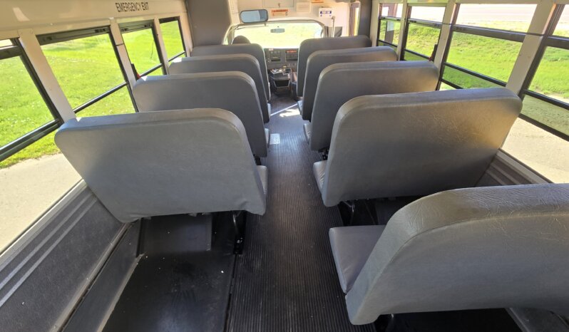 2015 Chevrolet Express 14 Passenger w/ Air full
