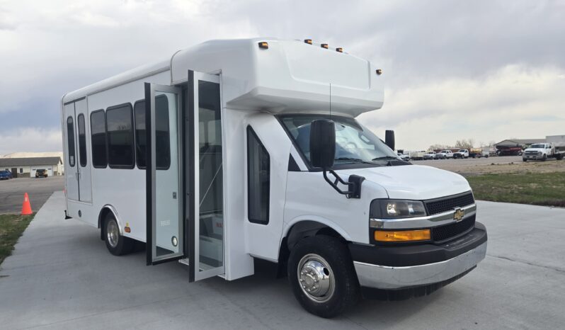 2026 Chevrolet Mavryk 12pas/ +2 Handi full