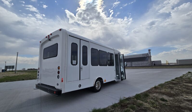 2026 Chevrolet Mavryk 12pas/ +2 Handi full