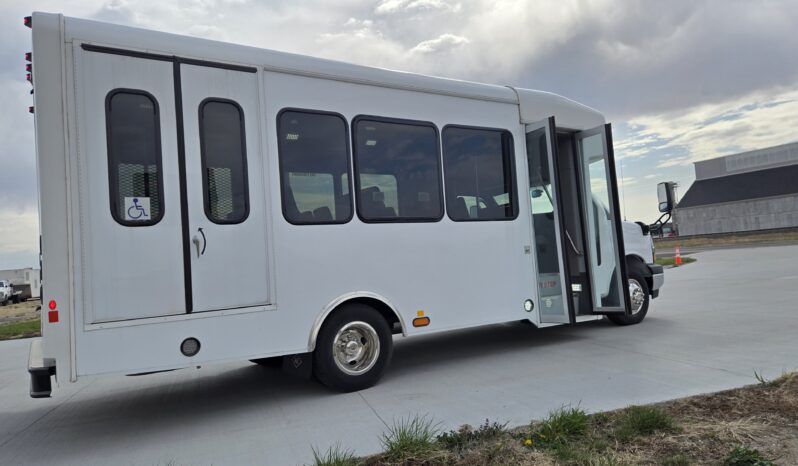 2026 Chevrolet Mavryk 12pas/ +2 Handi full