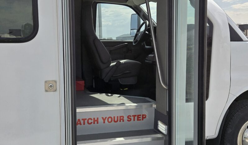 2026 Chevrolet Mavryk 12pas/ +2 Handi full