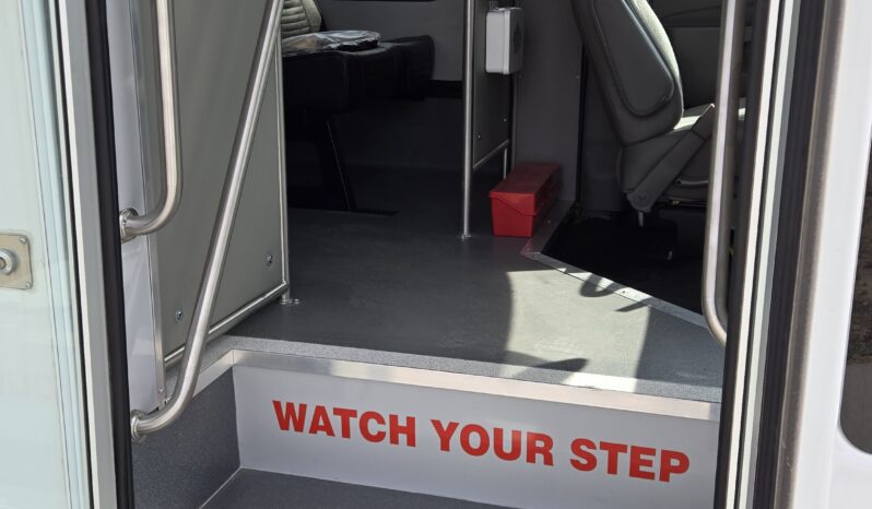 2026 Chevrolet Mavryk 12pas/ +2 Handi full