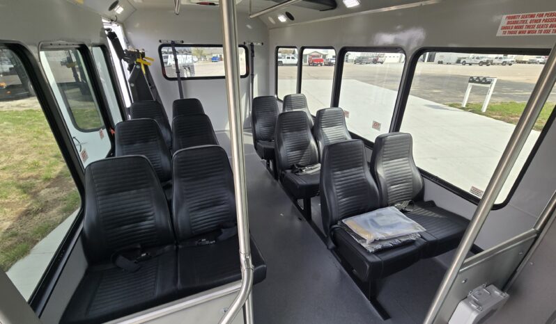 2026 Chevrolet Mavryk 12pas/ +2 Handi full