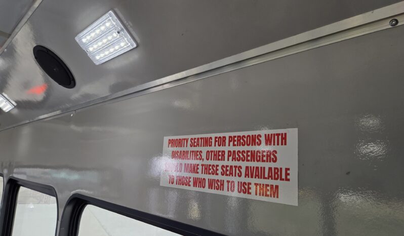 2026 Chevrolet Mavryk 12pas/ +2 Handi full