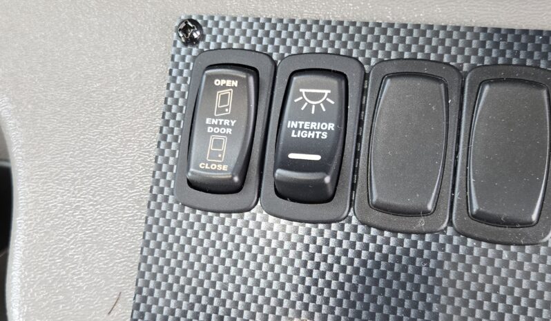 2026 Chevrolet Mavryk 12pas/ +2 Handi full