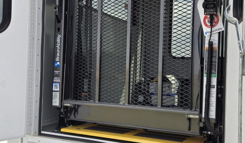 2026 Chevrolet Mavryk 12pas/ +2 Handi full