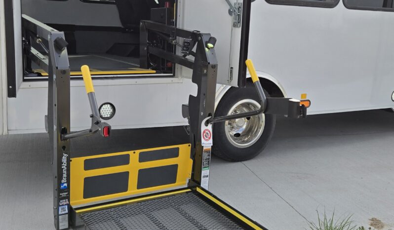 2026 Chevrolet Mavryk 12pas/ +2 Handi full