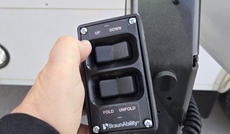 2026 Chevrolet Mavryk 12pas/ +2 Handi full