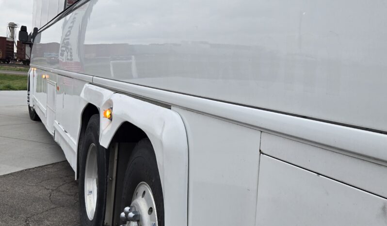 1999 MCI DL-3 (44 Pass- 240Kmiles) full