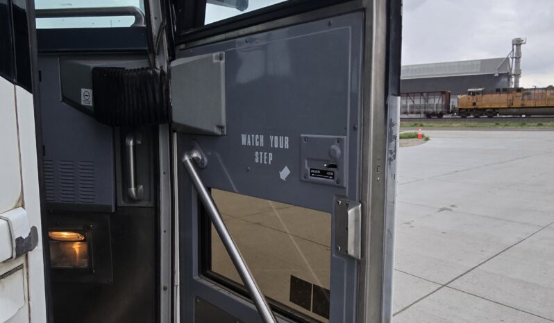 1999 MCI DL-3 (44 Pass- 240Kmiles) full