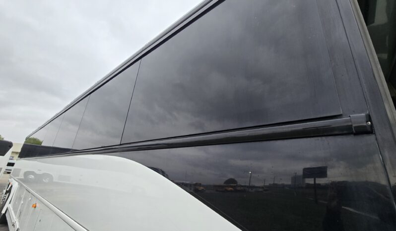 1999 MCI DL-3 (44 Pass- 240Kmiles) full