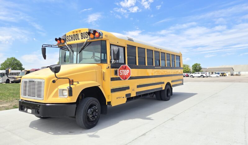 2004 Thomas Freightliner FS-65 w/Handi full