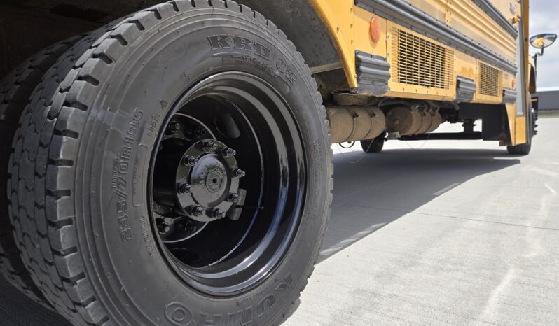 2004 Thomas Freightliner FS-65 w/Handi full