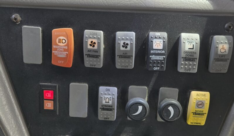 2004 Thomas Freightliner FS-65 w/Handi full